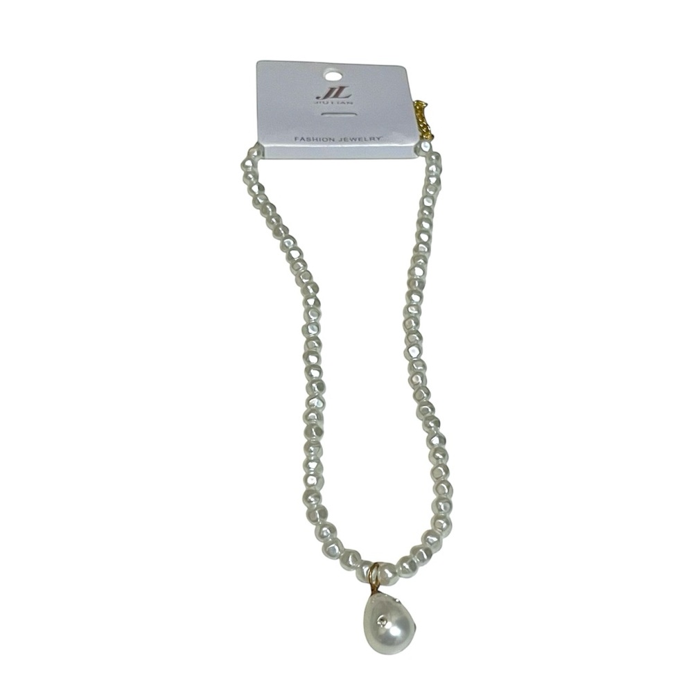 White Pearl Beaded Fashion Necklace with Teardrop Pendant